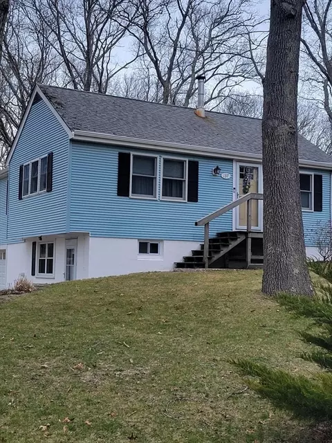 137 Beaver Dam Rd, Plymouth, MA 02360