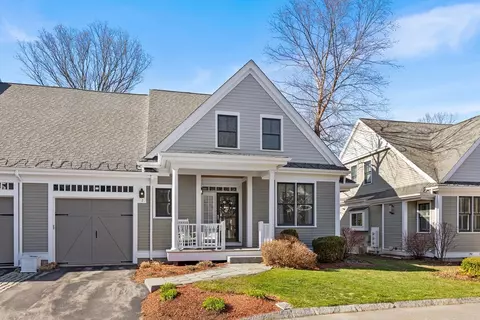 7 Courtyard Pl #7, Reading, MA 01867