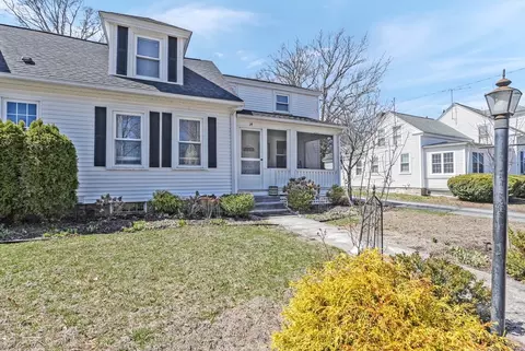 14 Whitin Ave #14, Whitinsville, MA 01588