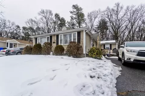 53 Gail St, Springfield, MA 01108 photo 2