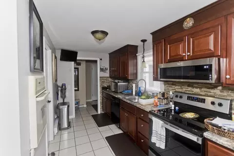 53 Gail St, Springfield, MA 01108 photo 5