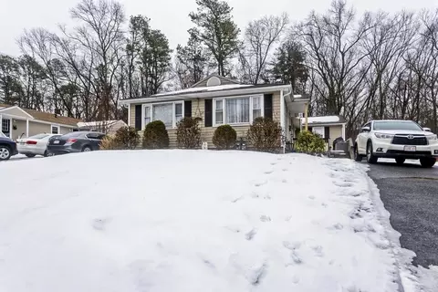 53 Gail St, Springfield, MA 01108