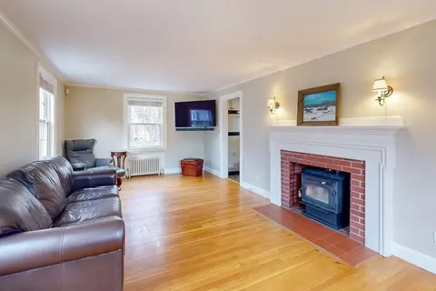 Living - 96 West St, Reading, MA 01867 photo 1 of 2