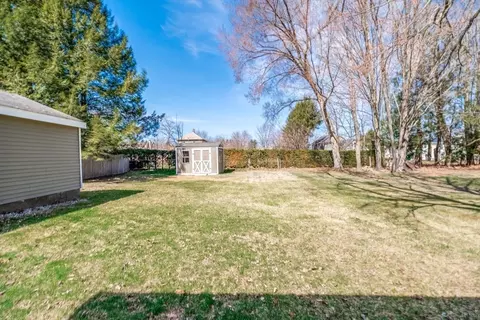 27 Bryan Ave, Easthampton, MA 01027 photo 4