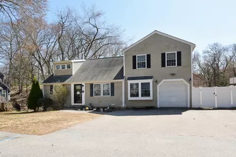 31 Pine St, Natick, MA 01760