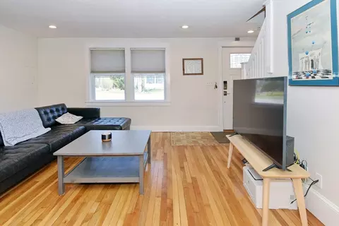 31 Pine St, Natick, MA 01760 photo 3