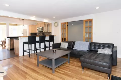 31 Pine St, Natick, MA 01760 photo 2