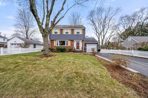 14 Thompson St, Dedham, MA 02026 photo 3