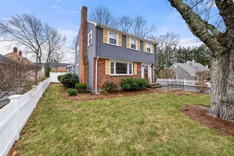 14 Thompson St, Dedham, MA 02026 photo 2