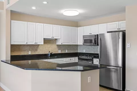 614 Pond St #2304, Braintree, MA 02184