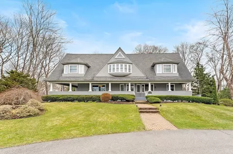 6 Chanticleer Dr, Beverly, MA 01915 photo 2