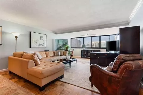 9 Hawthorne Pl #9R, Boston, MA 02114