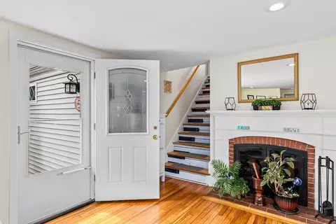Entry Way - 59 Wapping Rd, Kingston, MA 02364 photo 1 of 3