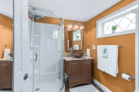Bath - 59 Wapping Rd, Kingston, MA 02364 photo 1 of 2