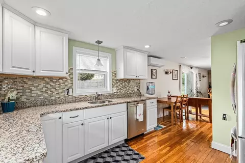 59 Wapping Rd, Kingston, MA 02364