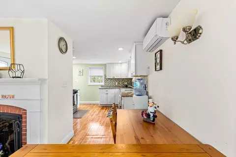 Dining - 59 Wapping Rd, Kingston, MA 02364 photo 1 of 4