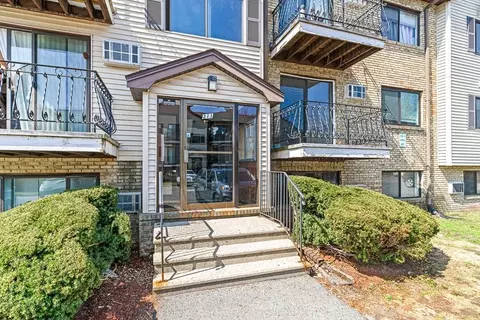 311 Pawtucket Blvd #27, Lowell, MA 01854