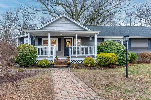 280 Draper Ave, North Attleboro, MA 02760