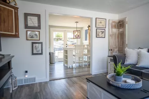 Entry Way - 10 Marilyn Rd, Bourne, MA 02532 photo 2 of 4