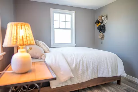 Bedroom - 10 Marilyn Rd, Bourne, MA 02532 photo 1 of 3