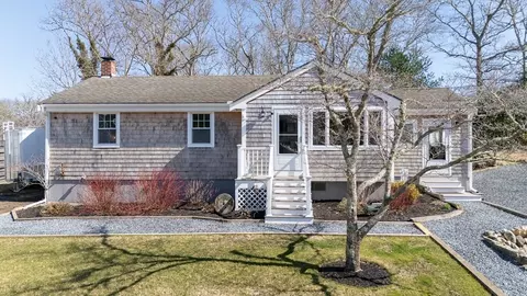 10 Marilyn Rd, Bourne, MA 02532