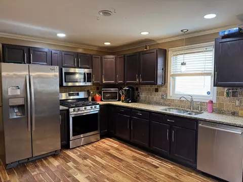 180 Mount Hope Ave, Fall River, MA 02724 photo 2