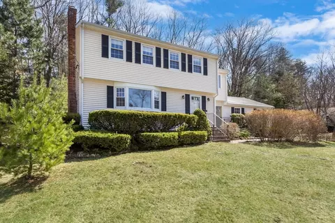 13 Mackintosh St, Franklin, MA 02038