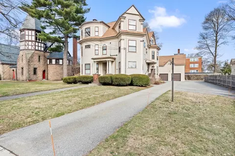 115 W Emerson St #102, Melrose, MA 02176