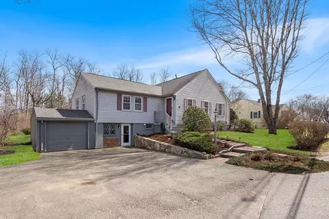 49 Elm St, Hopkinton, MA 01748
