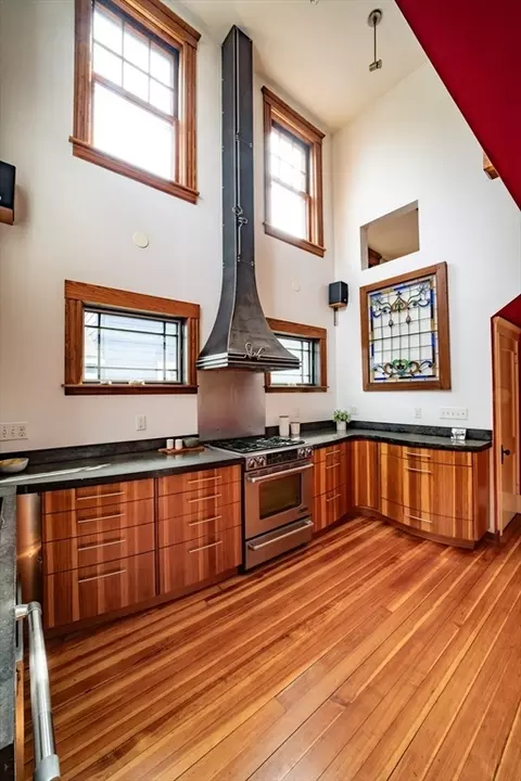 305 Locust St, Florence, MA 01062