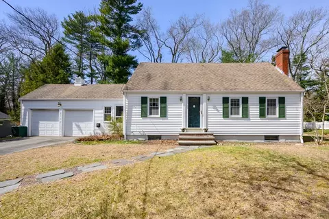 8 Pioneer Rd, Hingham, MA 02043