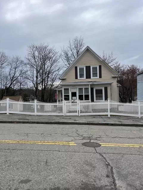 22 Commonwealth Ave, Worcester, MA 01604