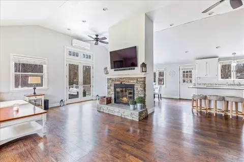 1 Country Ln, Hingham, MA 02043