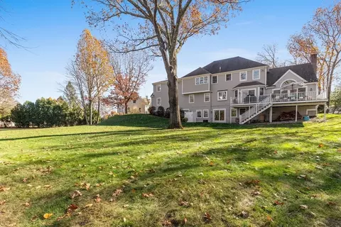 Exterior - 10 Edgar Walker Ct, Hingham, MA 02043 photo 5 of 8