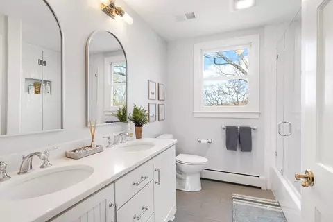 Bath - 10 Edgar Walker Ct, Hingham, MA 02043 photo 4 of 5