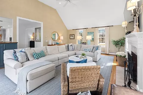 Living - 10 Edgar Walker Ct, Hingham, MA 02043 photo 3 of 4