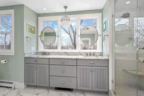 Bath - 10 Edgar Walker Ct, Hingham, MA 02043 photo 3 of 5