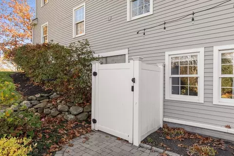 Exterior - 10 Edgar Walker Ct, Hingham, MA 02043 photo 8 of 8