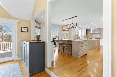 Entry Way - 10 Edgar Walker Ct, Hingham, MA 02043 photo 3 of 6