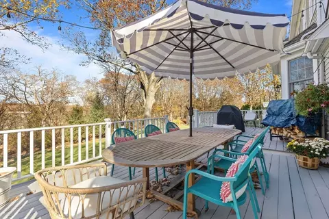 Exterior - 10 Edgar Walker Ct, Hingham, MA 02043 photo 2 of 8