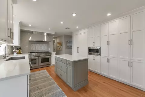 Kitchen - 10 Edgar Walker Ct, Hingham, MA 02043 photo 6 of 8