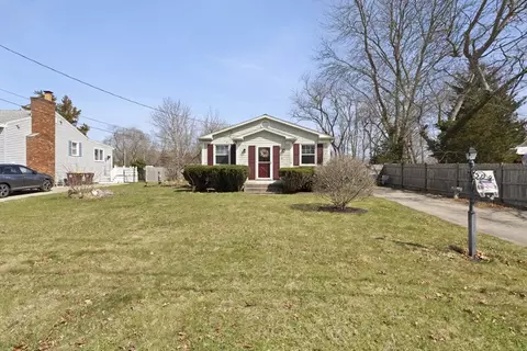 Exterior - 10 White St, Acushnet, MA 02743 photo 3 of 6
