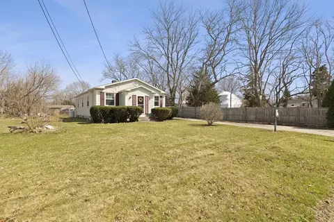 Exterior - 10 White St, Acushnet, MA 02743 photo 4 of 6