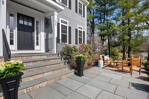 229 Bristol Rd, Wellesley, MA 02481 photo 2