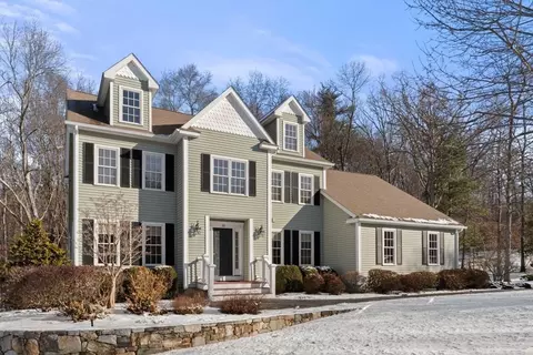 20 Magnolia Ln, Grafton, MA 01536