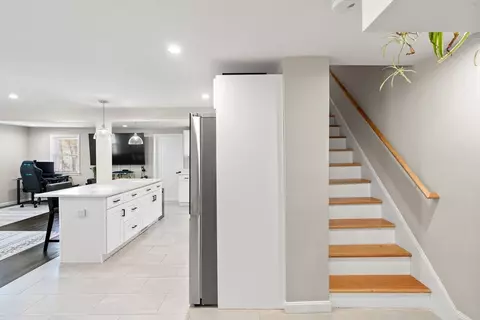 Entry Way - 11 Appleton Ter, Everett, MA 02149 photo 2 of 3
