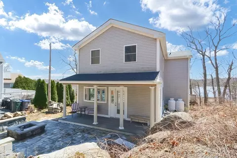 71 Uxbridge Rd, Mendon, MA 01756 photo 3