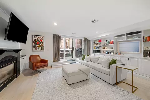 22 Hanson St #1, Boston, MA 02118