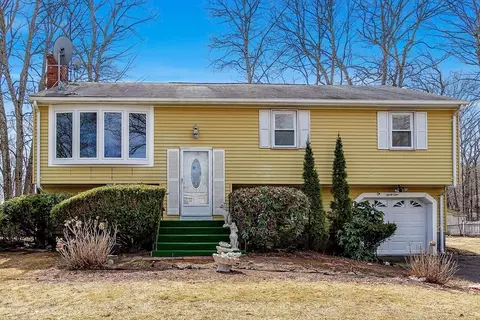 31 Redwood Dr, Milford, MA 01757