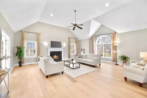 14 Cassimere St, Andover, MA 01810